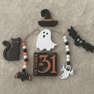 Halloween Tier Tray Decor - Orange, Black & White Ghost Plaque